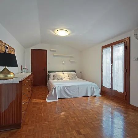 Anna Ai Frari Apartment *